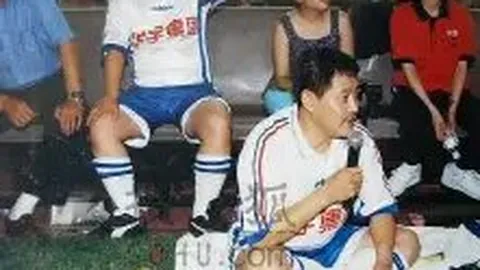 赵女儿素颜亮相显疲惫，宽松装扮引怀孕猜测