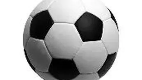 女学生篮球挑战：上篮三步难逾越！